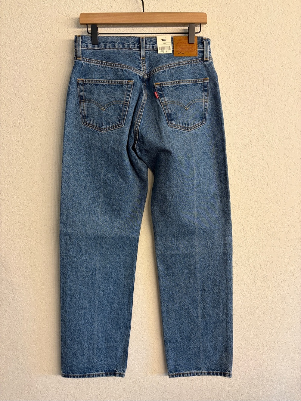 NWT Levi’s 501 ’90s Jeans 27x32 Mid Rise Relaxed Straight Leg Blue Denim - Picture 3 of 5